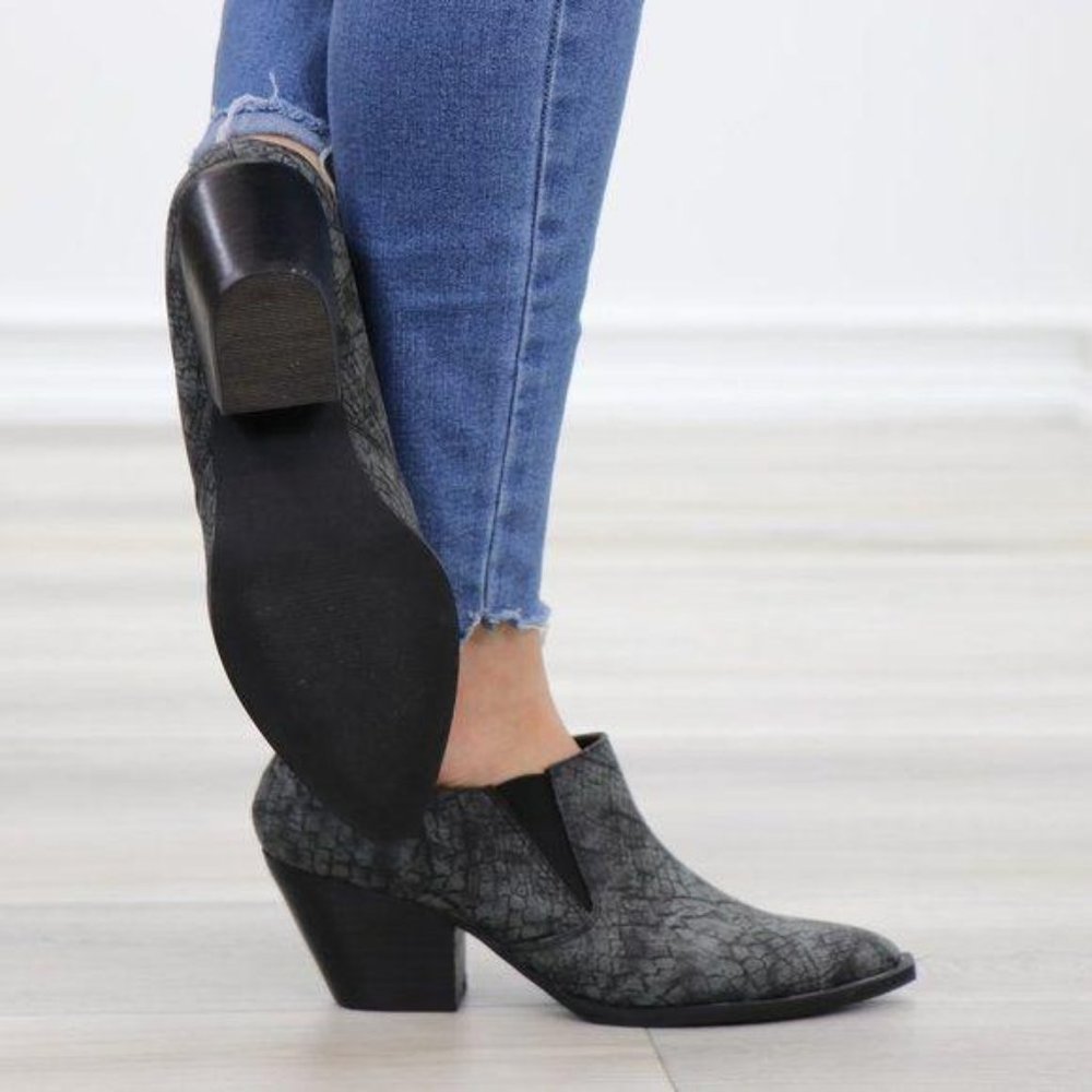 Slip On Gray & Black Snake Texture Low Cut Booties - Picture 3 of 13